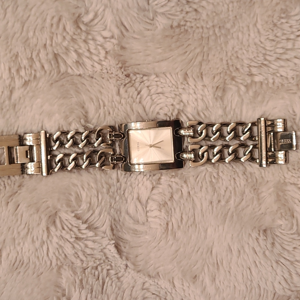 Guess watch,  great condition , extra link included